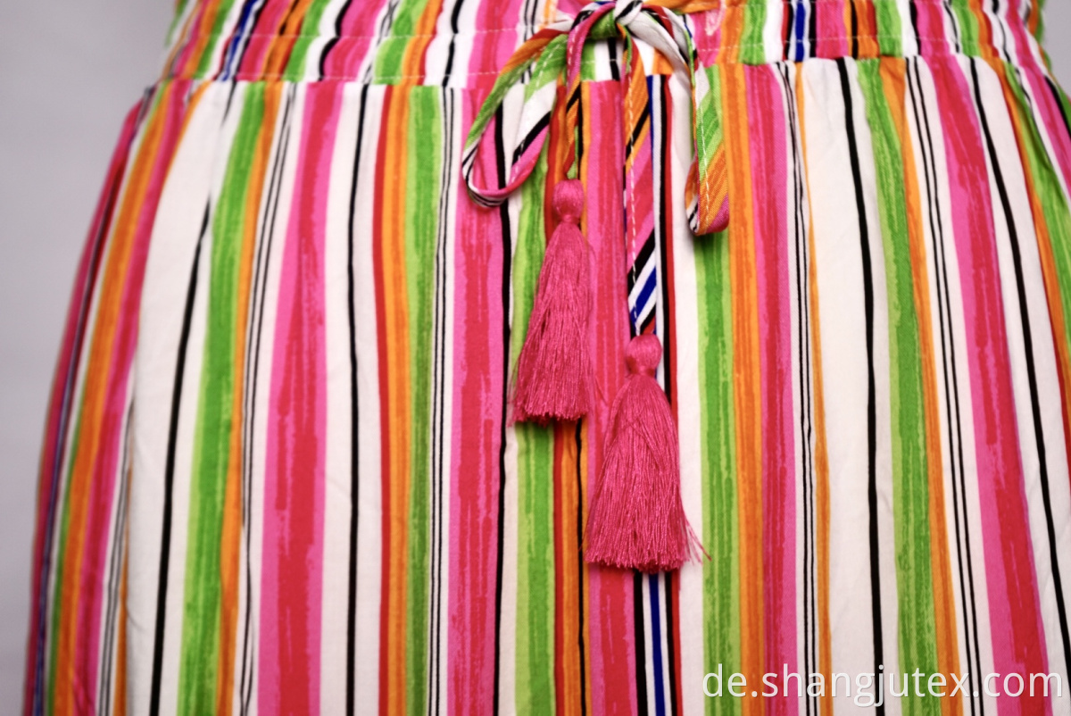 Bund haben Quasten des Frauenrocks waistband have tassels of women's skirt